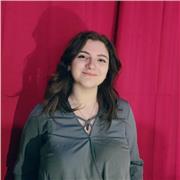 Ho diversi anni di esperienza dando ripetizioni, anche e soprattutto con allievi con difficoltà di apprendimento. Mi sono diplomata al liceo linguistico e possiedo la certificazione Cambridge di livello B2 oltre ad avere famiglia inglese. Possiedo la cert